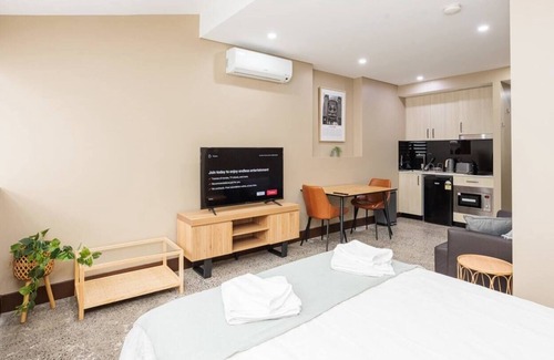 Redfern Apartment | Located in the hot spot of Surry Hills, it is perfectly situated in Sydney!