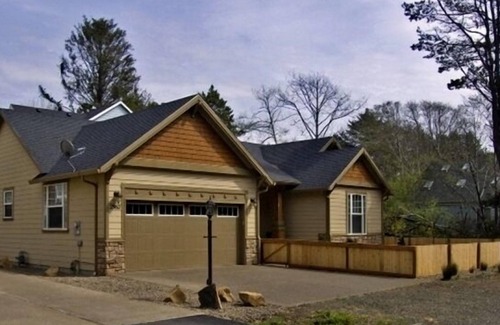Lincoln City House | Located in the heart of Lincoln City
