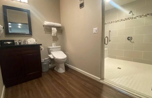Torrance House | Located In the Heart of Torrance! Easy access to Hollywood & Downton LA! Parking
