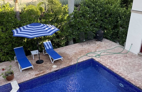Old Naples House | Located in the heart of Old Naples! Enjoy the beach shopping and dining nnnnnnn
