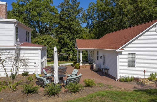 Lexington Cottage | Located in the heart of Lexington Historic District