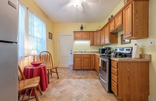 Mount Airy House | Located in the Heart of "Mayberry" a short walk to Main!