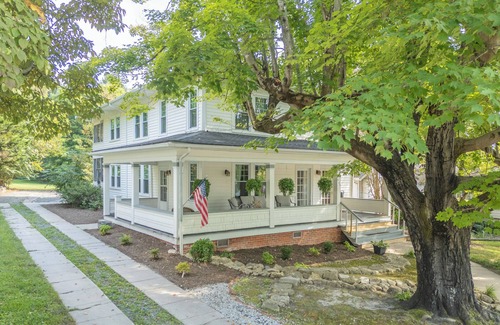 Mount Airy House | Located in the Heart of "Mayberry" a short walk to Main!