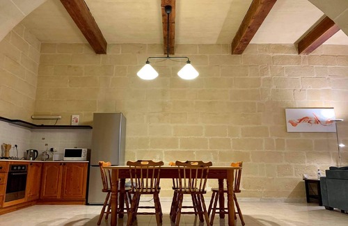 Victoria Villa | Located in Victoria - Mejda Farmhouse - 2 bedroom farmhouse with private pool