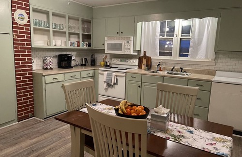 Frankford House | Located near Lewisburg, Greenbrier River Trail, Osteopathic School of Medicine