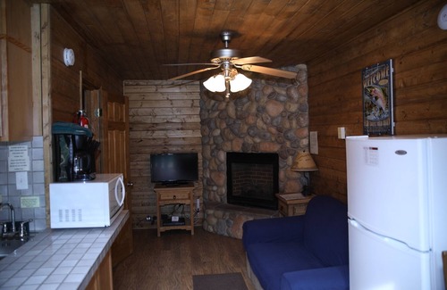 Red River Cabin | Located on our Private Fishing Pond