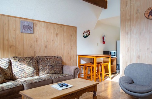 Red River Cabin | Located on the river, facing the Mountains