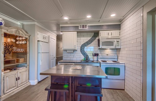New Braunfels Condo | Located right on the Comal River! Pool, hot tub, direct river access!