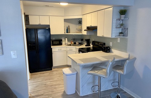Northeast Virginia Beach Condo | Located right outside of the Vibe District at the Virginia Beach Oceanfront
