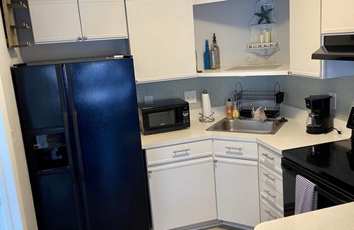Northeast Virginia Beach Condo | Located right outside of the Vibe District at the Virginia Beach Oceanfront