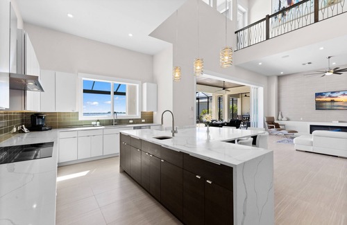 Caloosahatchee Villa | Located southwest Cape Coral directly at river, southern exposure. Sun all day.