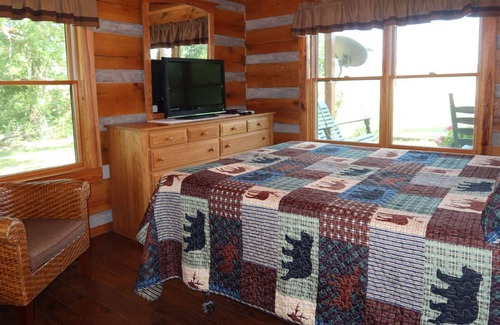 Luray Cabin | Located within one mile of Luray Caverns- Stunning Deer Country Log Cabin!