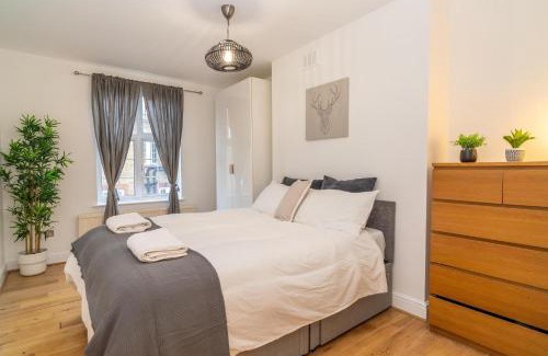Somers Town Apartment | Location! 2 bed/2bath - Pro Host