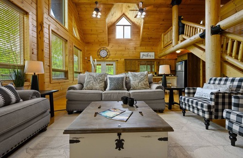 Gatlinburg - Pigeon Forge Cabin | LOCATION! 2 BR, 2 Bath w/loft. Close to Pigeon F/Gatlinburg! No Scary Roads!