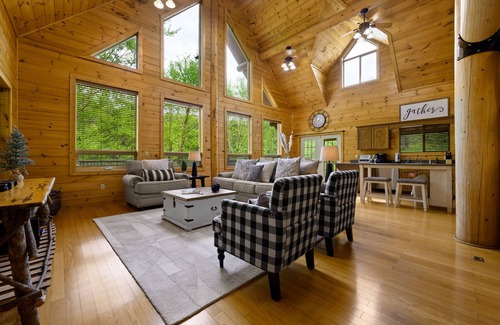 Gatlinburg - Pigeon Forge Cabin | LOCATION! 2 BR, 2 Bath w/loft. Close to Pigeon F/Gatlinburg! No Scary Roads!