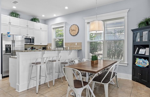 Miramar Beach House | Location! 2 Min walk to private beach and Community Pool ,near shops and outlet
