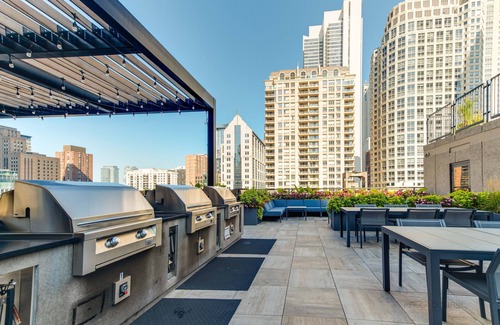 Near North Side Condo | LOCATION! 2b/2b Condo, 51st Floor AMAZING Views, Pool and other Amenities!