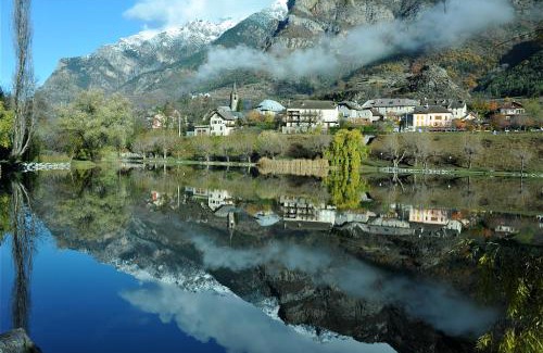 Le Lauzet-Ubaye Apartment | location 4 pers Angélique t 2 résidence les bords du lac lac