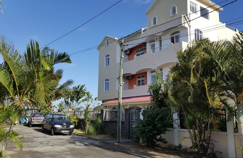 Trou aux Biches Apartment | Location appartement mer 1à 2 pers 250m Trou aux biches et 500m Mon choisy plage