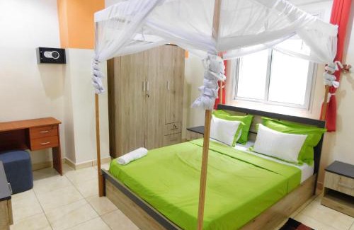 Antsiranana Apartment | LOCATION Apparts Meublés à VILLA LOUIS batiment blanc 3 étages situé à proximité de la Pharmacie Henintsoa ! CLASS ! T2 à 25euros Centre-Ville Diego-Suarez nord de Madagascar