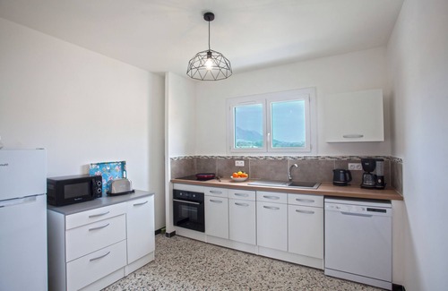 San-Giuliano Apartment | Location Avec VUE MER Dans UN Petit Immeuble