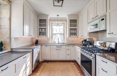 Fredericksburg House | Location! Beautiful Historic Home 2 Blocks Off Main; Firepit and Covered Patios!