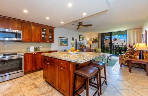 Kihei Condo | LOCATION! Beautiful condo in a lovely resort. Just across the street beach!
