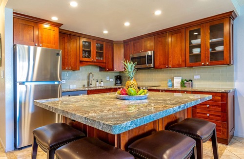 Kihei Condo | LOCATION! Beautiful condo in a lovely resort. Just across the street beach!
