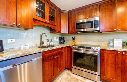 Kihei Condo | LOCATION! Beautiful condo in a lovely resort. Just across the street beach!