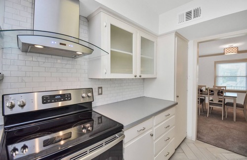 Uptown Apartment | LOCATION Beautiful Updated 4-Plex in Galleria Area