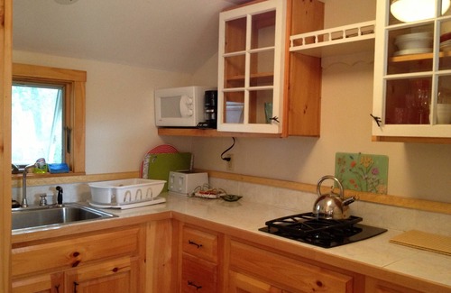 Bass River Cabin | LOCATION! Cabin sleeps3, POOL, 1 mile to OCEAN, Kit/Grill, Pet ok, Parking,Golf