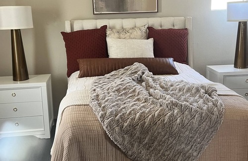 Dixon House | LOCATION in between Sac.and San Fran w/Napa in less than an hour away. UC Davis