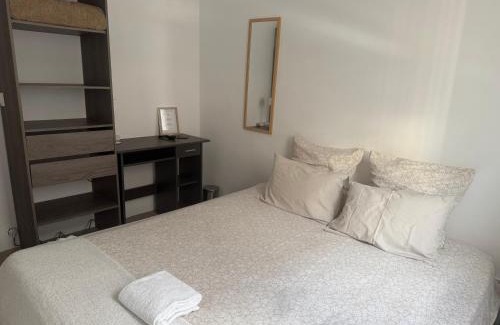 Le Ray House | Location In private security residence with free parking, 1 minute from tramway, 9 minutes from de center, accessible all transports