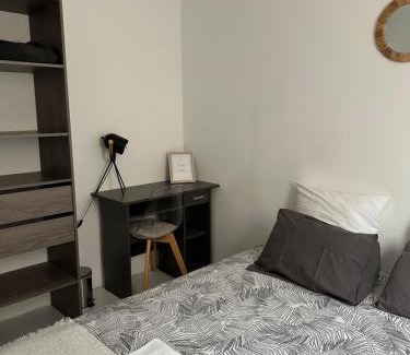 Le Ray House | Location In private security residence with free parking, 1 minute from tramway, 9 minutes from de center, accessible all transports