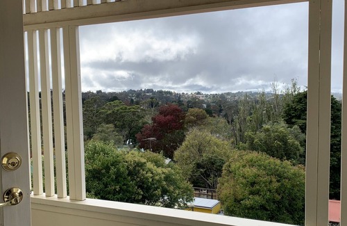 Katoomba House | Location! In the heart of Katoomba capturing the essence of the Blue Moutains
