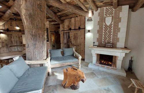 Crouy-sur-Cosson House | Location Insolite : Maison Hobbit avec Arbre Intégré, à Proximité de Chambord - FR-1-491-375