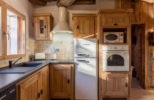 Crouy-sur-Cosson House | Location Insolite : Maison Hobbit avec Arbre Intégré, à Proximité de Chambord - FR-1-491-375
