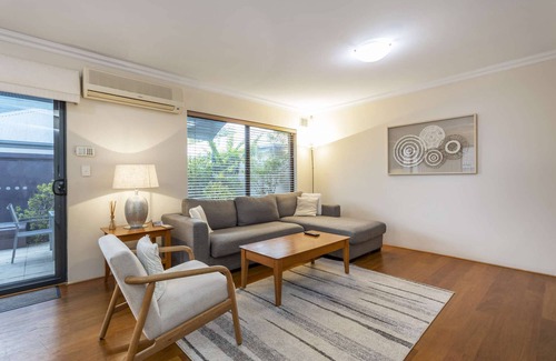 South Perth Apartment | Location is everything with this South Perth townhouse. Free WIFI and parking.