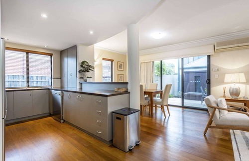 South Perth Apartment | Location is everything with this South Perth townhouse. Free WIFI and parking.