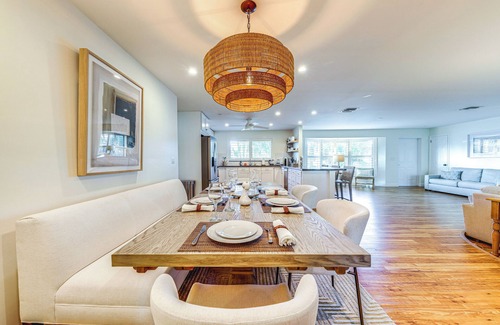 Hunt Club House | Location, Location! Stylish Home in Palm Beach!