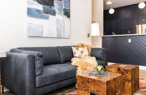 Downtown Chattanooga Condo | LOCATION Local Vibe Walk to all Private Entry & Outdoor Space Work &Play