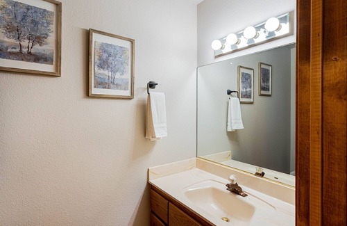 Lake Havasu City House | Location! Location! 1 mile to McCulloch Blvd, 2 miles to Bridge, 1 mile to golf!