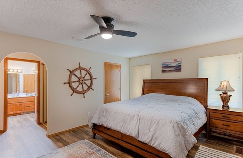 Lake Havasu City House | Location! Location! 1 mile to McCulloch Blvd, 2 miles to Bridge, 1 mile to golf!
