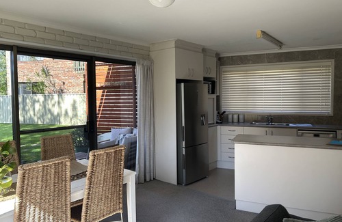 Merimbula Apartment | location location 5min walk to beach, lake, restaurants and shops