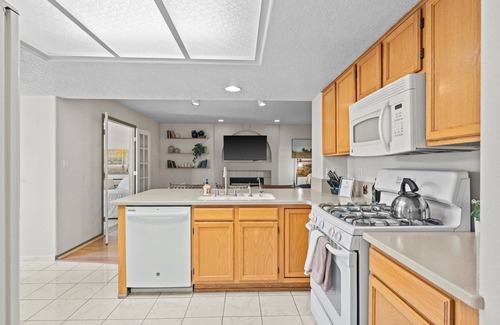 Palomas Park House | Location! Location! Amazing *Hidden Gem* -NE Heights! Family and pet friendly 🐶
