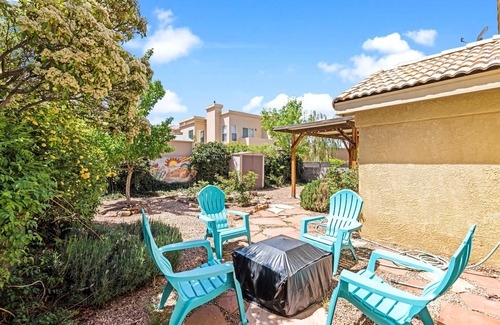 Palomas Park House | Location! Location! Amazing *Hidden Gem* -NE Heights! Family and pet friendly 🐶
