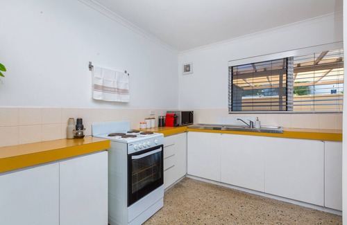 Mosman Park House | Location, location, location! Mosman Park Townhouse with a sunny courtyard!