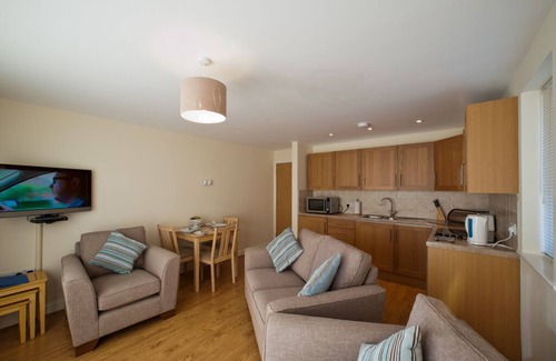 Ore Apartment | Location-Location-Location! - Spacious 2 Bed Apt with Sea & Country Views