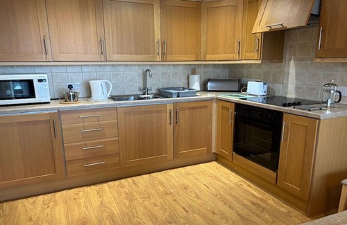 Ore Apartment | Location-Location-Location! - Spacious 2 Bed Apt with Sea & Country Views