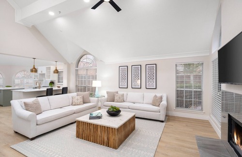 Addison House | Location, location! Modern updated Home in the Heart of Addision!